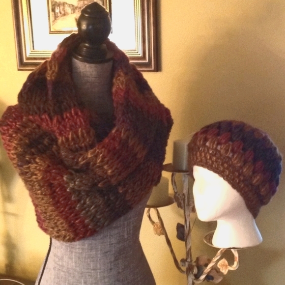 handmade Accessories - HANDMADE INFINITY SCARF/HAT SET